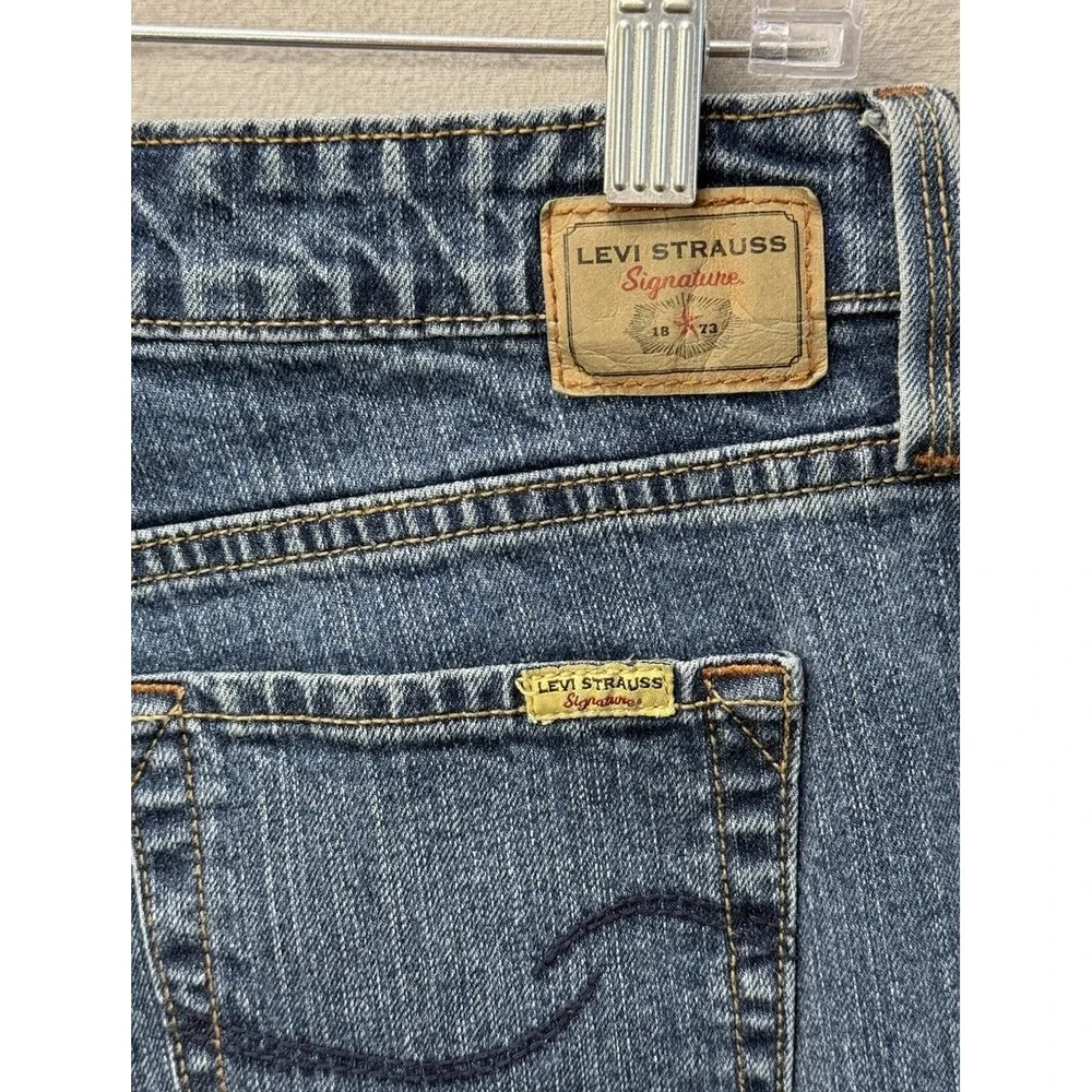 Levi Strauss Jeans Women's Sz Misses 10 Mid-Rise Bootcut‎ Signature Blue Denim - Picture 3 of 8